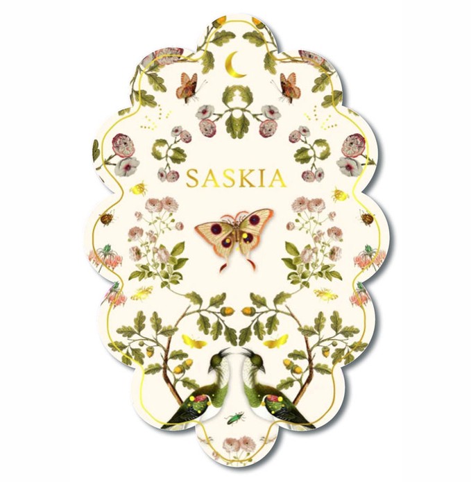 Geboortekaartje botanisch bohemian patroon met vlinders, bloemen en takken in speciale vorm. Een vorm die doet denken aan een barok schilderij met mooi bijpassend kadertje. Illustratief en classy geboortekaartje. Vraag eens een proefkaartje aan.