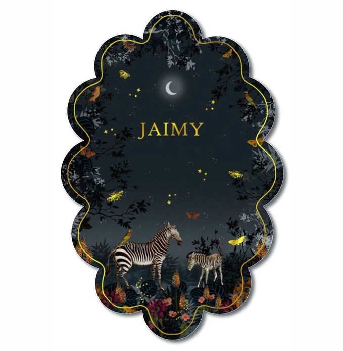 Een uniek geboortekaartje in romantische barokke vorm! De afbeelding van zebra's in de nacht met prachtige botische bloemen en planten maken het extra lief. De kleuren zijn perfect op elkaar afgestemd en de folie kun je zelf aanpassen. Zonder folie is nat