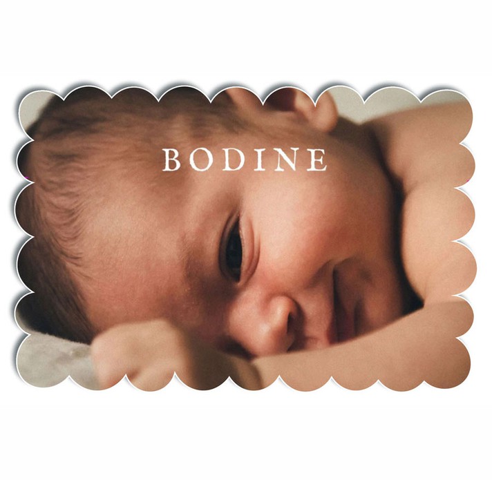 Een uniek foto geboortekaartje in biscuit vorm! Dat is weer eens wat anders dan vierkant of rechthoek. Met een foto of effen achtergrond heb je een heel bijzondere vorm geboortekaartje. Je kunt met de editor zelf aan de slag of je vraagt om onze gratis hu