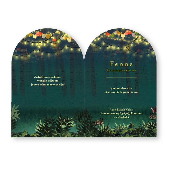 Geboortekaartje bos met bosdieren rondom het baby mandje. Ze kijken nieuwsgierig naar het pasgeboren kindje. Boogvorm geboortekaartje met illustratieve rand en mooie illustratie. Ook met folie verkrijgbaar.