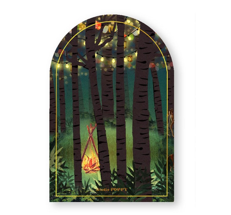 Geboortekaartje bos met bosdieren rondom het baby mandje. Ze kijken nieuwsgierig naar het pasgeboren kindje. Boogvorm geboortekaartje met illustratieve rand en mooie illustratie. Ook met folie verkrijgbaar.