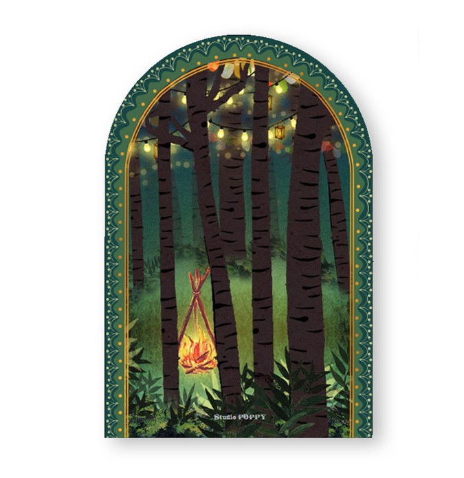 Een uniek illustratief geboortekaartje in bijzondere boog vorm. De decoratieve rand maakt het een speciaal en bijzonder geboortekaartje. Een dromerig tafereeltje met dieren rond het kampvuur. Kijk eens voor meer dromerige dieren geboortekaartjes bij Studi