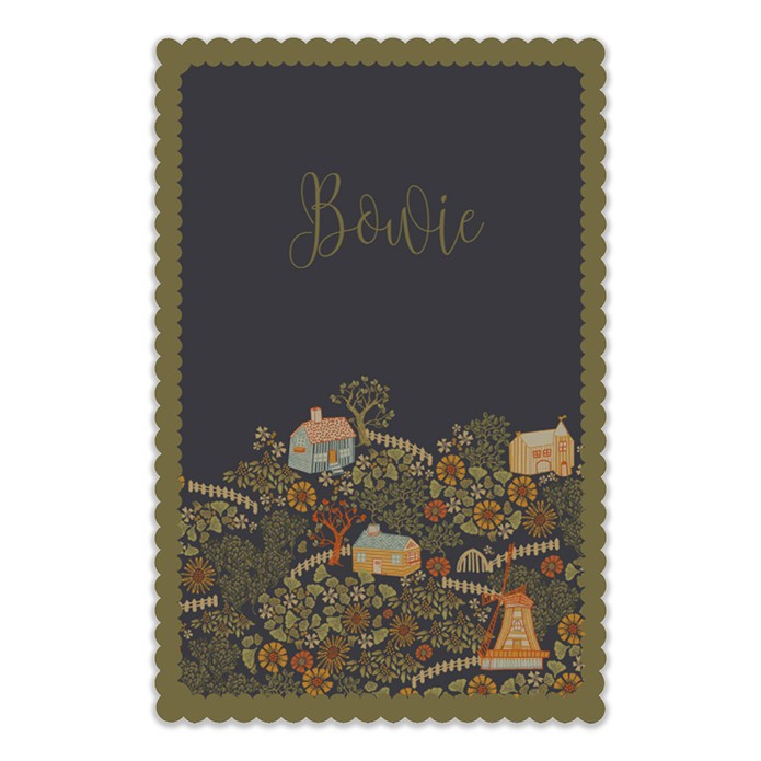 Geboortekaartje met schulprandje in warme kleuren. De huisjes, hekken, molen en bomen vormen een dorp waarin je je misschien zult herkennen. Een smaakvol illustratief geboortekaartje van een dorp.