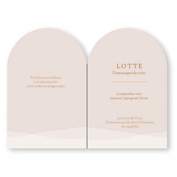 Een uniek geboortekaartje in boogvorm met handgetekende beren. Prachtige lijntekeningen van bosdieren zijn te selecteren in deze collectie samen met Maenmeisje. De roestkleuren zijn zorgvuldig gekozen maar je mag uiteraard jouw eigen combinaties bepalen.