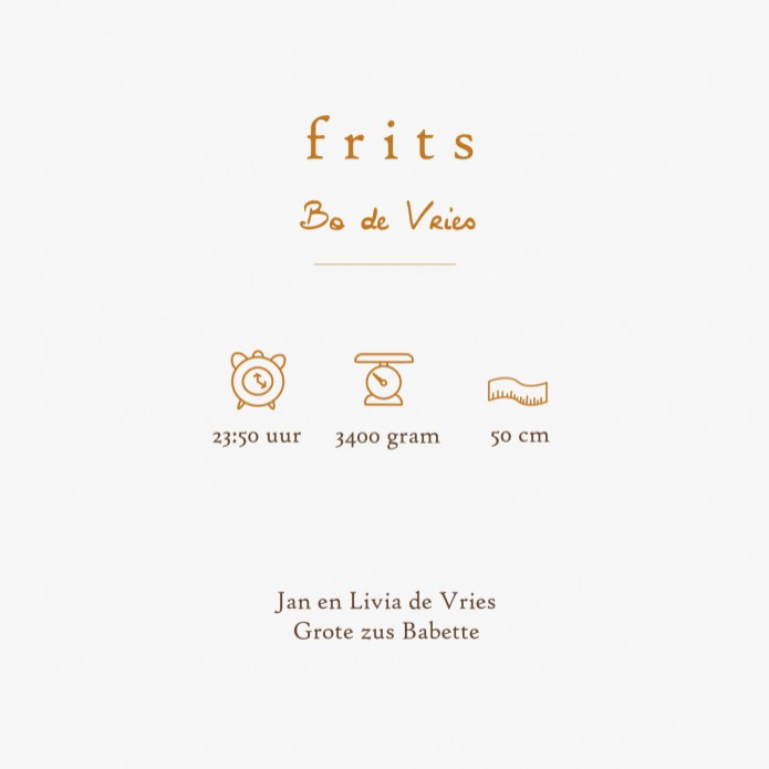 Geboortekaartje bohemian met babykleertjes, babykamer spulletjes in boho stijl in warme pastel tinten. Een lief geboortekaartje waar je met behulp van de beeldbank jouw eigen draai aan kan geven. Een bedje en een kapstokje of alleen het wandrekje met baby