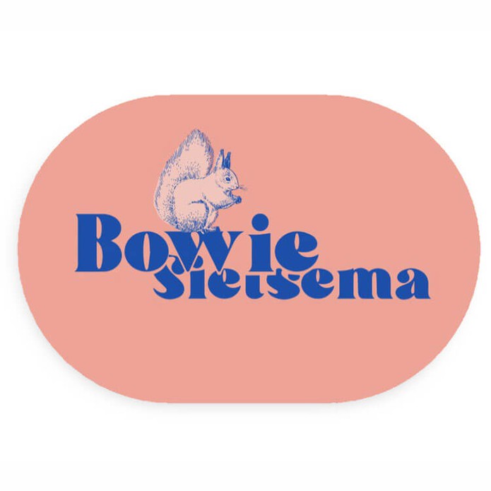 Een uniek geboortekaartje in ovaal vorm! Dat is weer eens wat anders. Een geboortekaartje op een hele bijzondere wijze vervaardigd. Color blocking en het is ook mogelijk om er folie aan toe te voegen. Met de editor kun je zelf de kaart personaliseren.