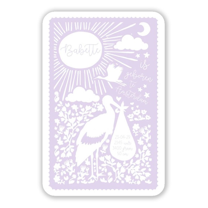 Geboortekaartje met ooievaar en silhouette van bloemen en wolken. Een prachtig off set achtig geboortekaartje waarbij je de kleur zelf kunt aanpassen. De vliegende ooievaar vliegt naar de zon en de sterren dwarrelen tussen de tekeningen.