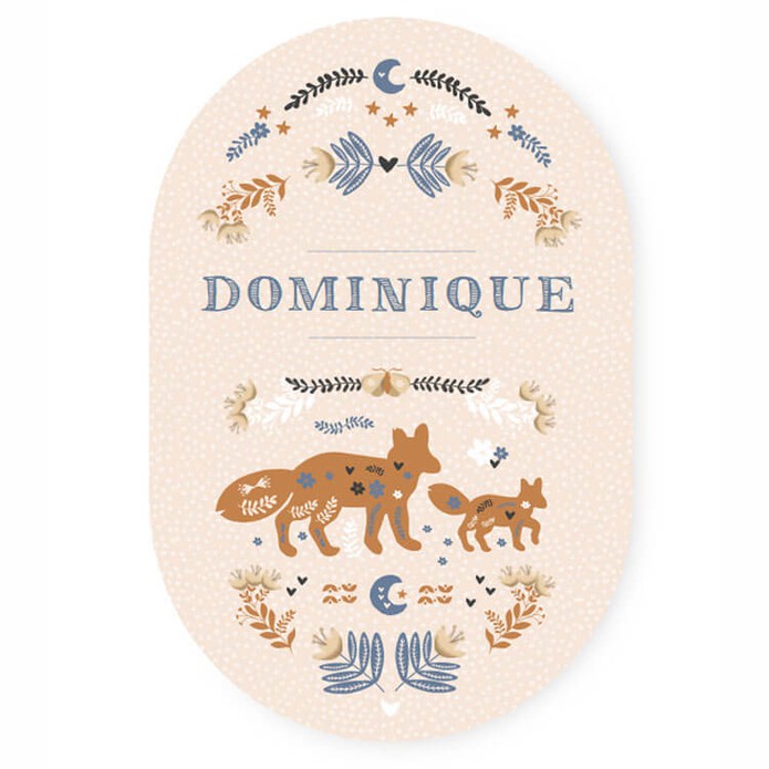 Prachtig scandinavian folk art geboortekaartje. Folklore uit zich vooral door de bonte verzameling van illustraties en kleuren. De kleuren kun je zelf samenstellen zoals jij dat wil. Rustig of bont gekleurd. Zelfs met folie kun je aan de slag, zo veel of 