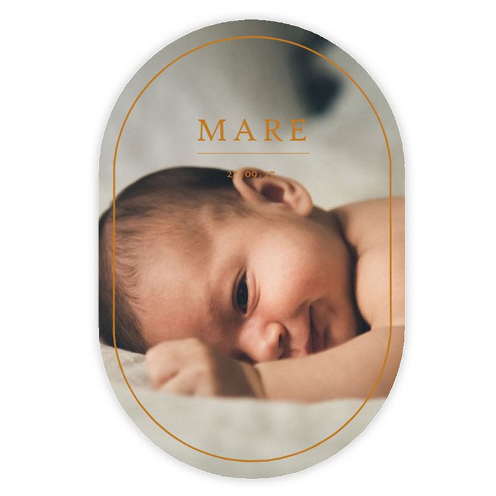 Geboortekaartje in boogvorm, een bijzondere toepassing voor een uniek geboortekaartje. De foto komt zo prachtig tot zijn recht. Kijk eens in de beeldbank als je jouw geboortekaartje graag eigen wil maken met details. In een handomdraai heb jij jouw kaart 