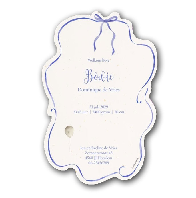 Een uniek geboortekaartje in bijzondere vorm! Een golvende rand naar de vorm van het lint en de strik. Met waterverf geschilderde strik is een prachtige illustratie voor jullie geboortekaartje. Het konijntje met ballon maakt het een lief kaartje om de geb