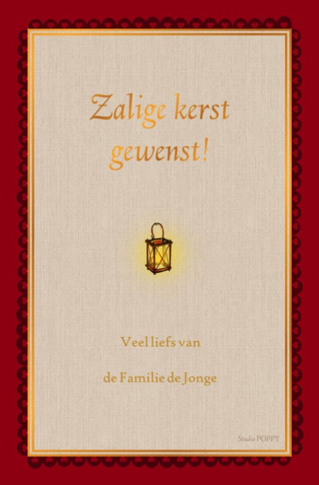 Een bijzonder kerstkaart met folie. De dieren versieren de kerstboom met kaarsjes. De stijl is een vintage kerstkaart maar wel helemaal van nu.