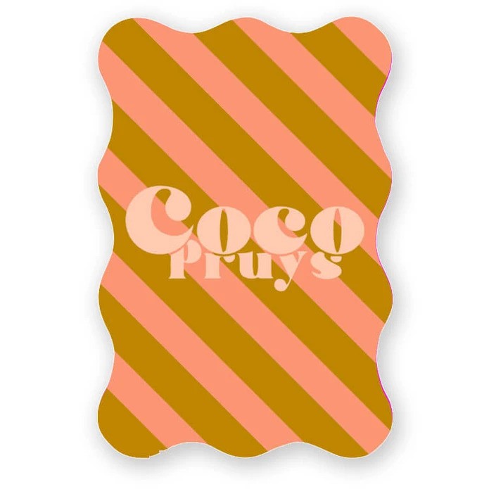 Geboortekaartje met golvende rand met color blocking strepen. Een echte eye catcher en vrolijk geboortekaartje. De bijzondere rand maakt het een unieke geboortekaart.